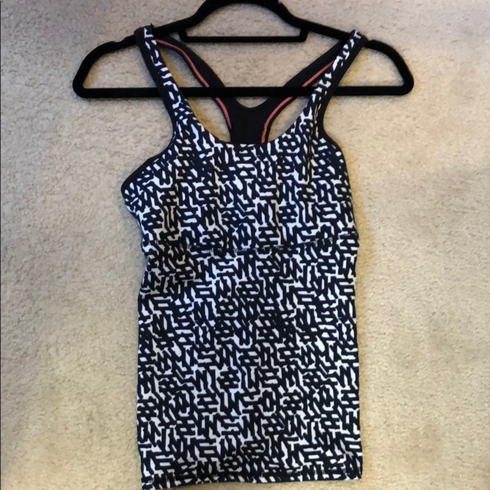 NWoTs Women’s Lululemon top with built in bra